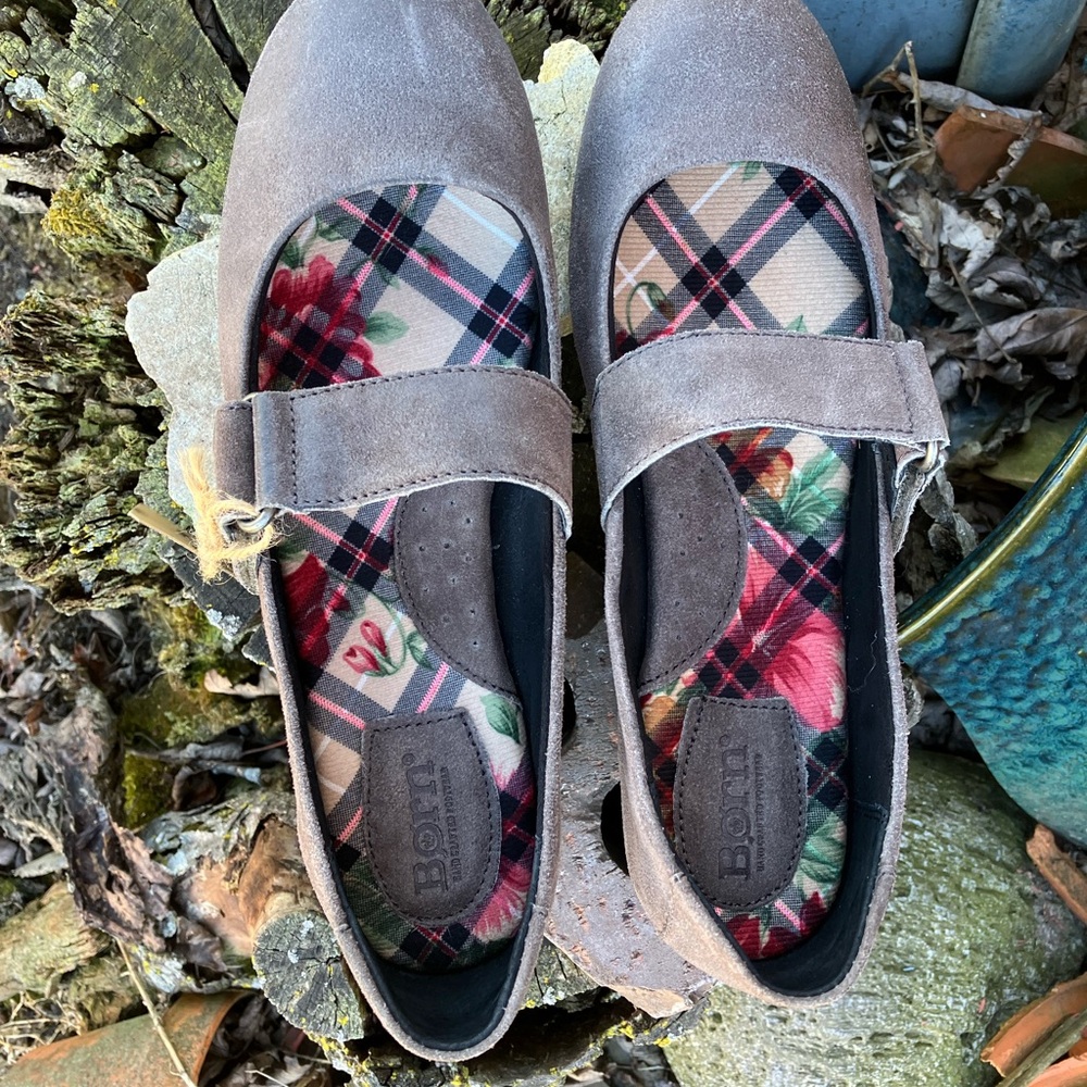 NWT Born Malli Suede Women's Taupe Mary Jane Flats Sz. 9 - Picture 3 of 8
